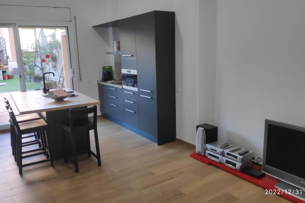 Precioso Apartamento Con Magnifico Patio. Сан-Феліу-де-Льобреґат Екстер'єр фото