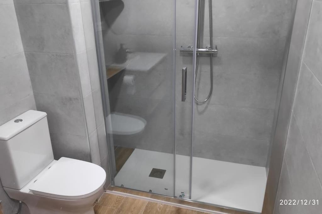 Precioso Apartamento Con Magnifico Patio. Сан-Феліу-де-Льобреґат Екстер'єр фото