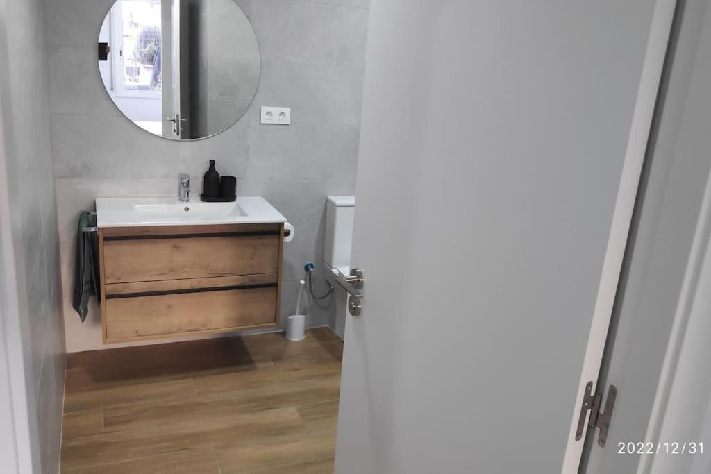Precioso Apartamento Con Magnifico Patio. Сан-Феліу-де-Льобреґат Екстер'єр фото