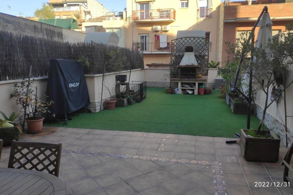 Precioso Apartamento Con Magnifico Patio. Сан-Феліу-де-Льобреґат Екстер'єр фото