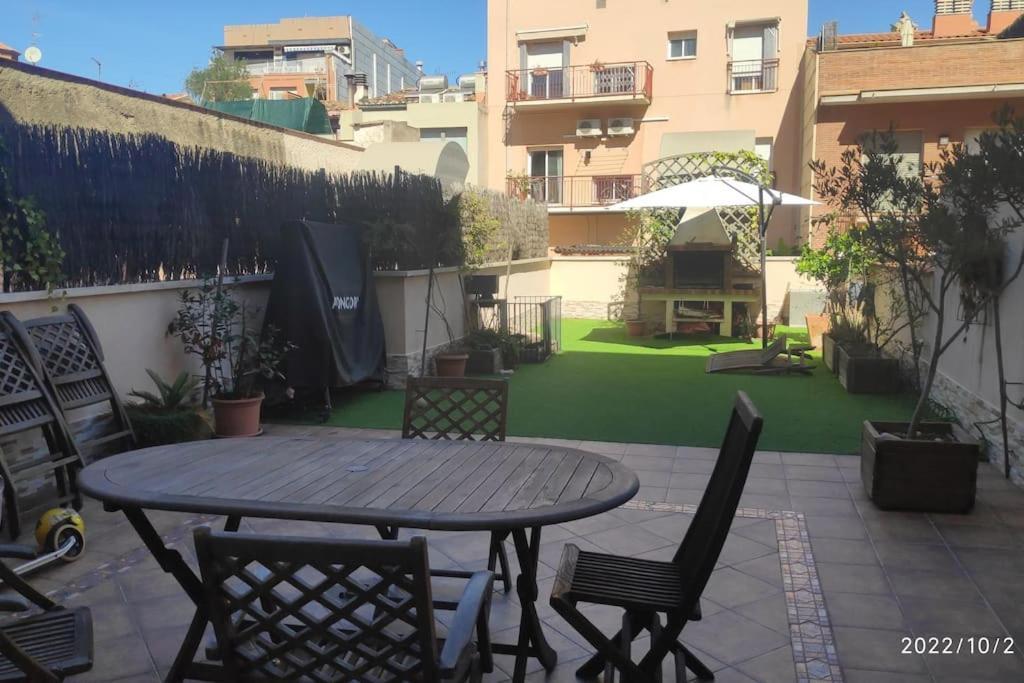 Precioso Apartamento Con Magnifico Patio. Сан-Феліу-де-Льобреґат Екстер'єр фото